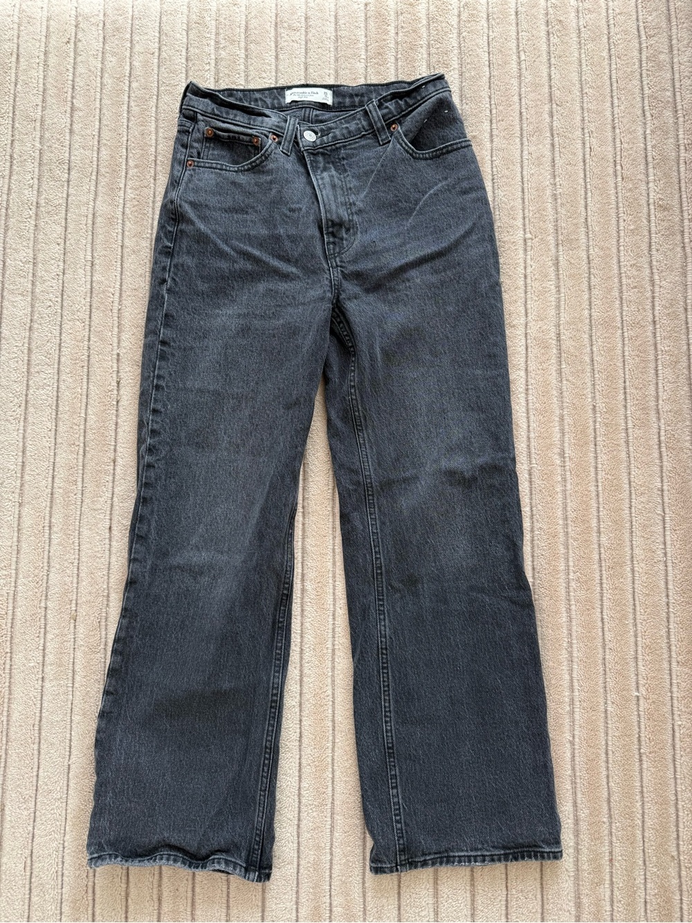 A&F The 90s Relaxed High-Rise Jeans - Black Sz 25